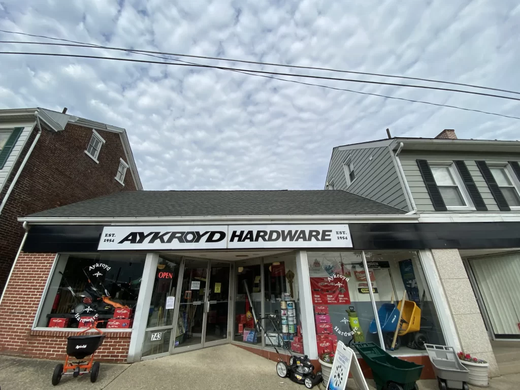 aykroyd hardware storefront